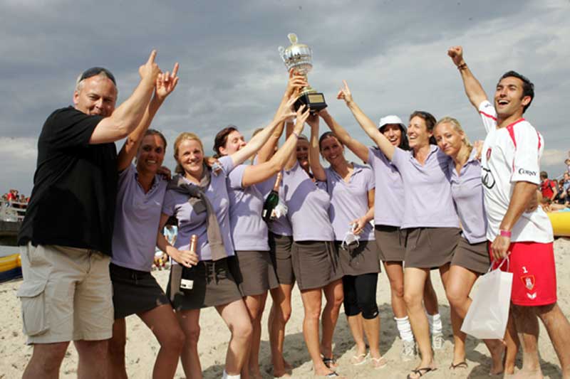 Goldbubis und Lieblingsmannschaft holen Beach-Hockey-Titel